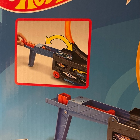 Hot Wheels Transporter Complete Stunt Set On Wheels. NWT - Picture 4 of 7